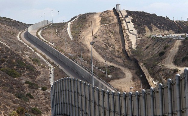 trumps-wall-wall-image